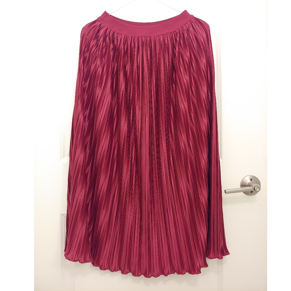 Midi metallic Pleated Skirt –Burgundy–S
